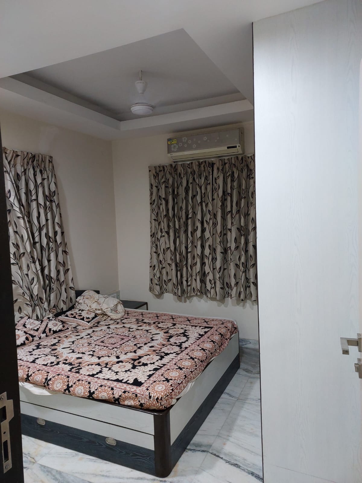 2 BHK Semi Furnished in Tulsi Mahal , Khar West